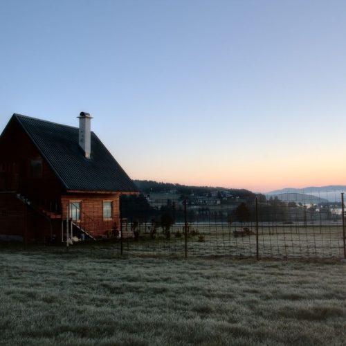 Declutter Your Home and Heart: A Christian Homemaker’s Guide to Simple Life